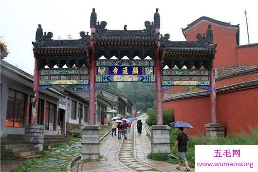 中国四大佛山，九华香火甲天下，峨眉风景天下秀