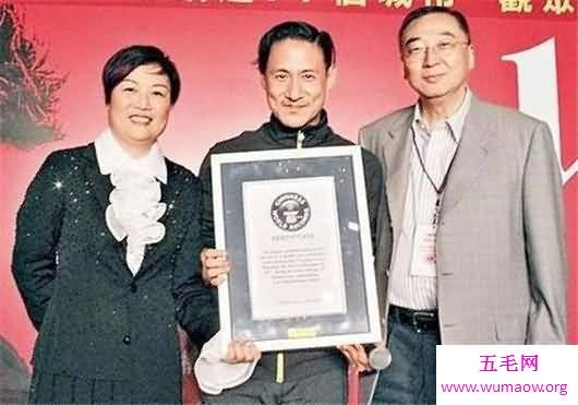 单获4项吉尼斯世界纪录，九分钟进五球创神话