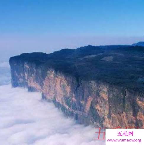 世界上最神奇的山，罗赖马山的风景值得我们去欣赏。