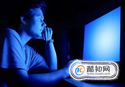电脑玩游戏黑屏是怎么回事