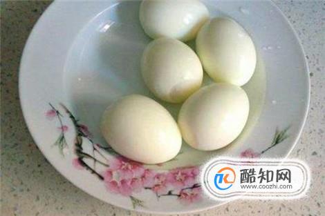 煮鸡蛋如何剥皮的方法