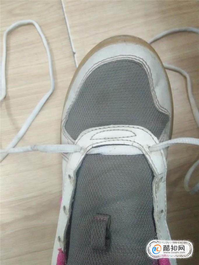 教如何系鞋带的方法
