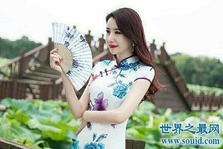 旗袍美女们向我们展示的不仅是自身的韵味 还传承了中国文化