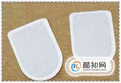 如何使用暖足贴