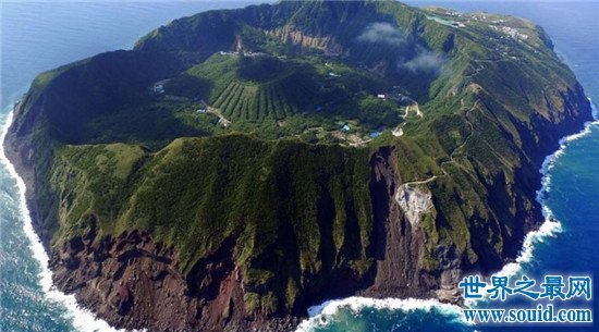 世界九大最不可思议村落，青之岛的村民竟然与火山一起生活！