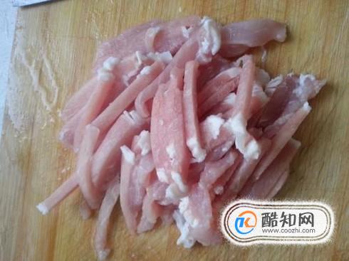 香椿炒肉（小春炒肉）方法及过程