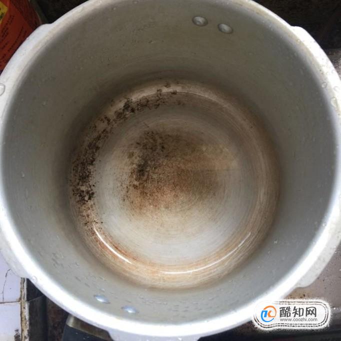 高压锅粘锅了如何清洗比较好？