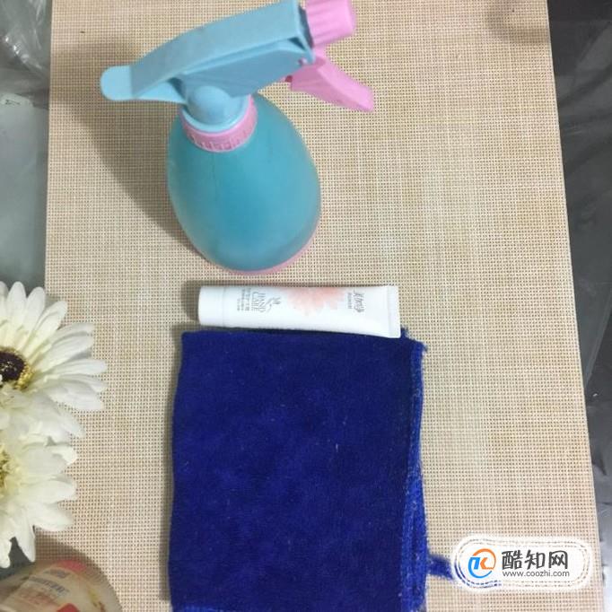 怎样去除浴室玻璃上的水垢