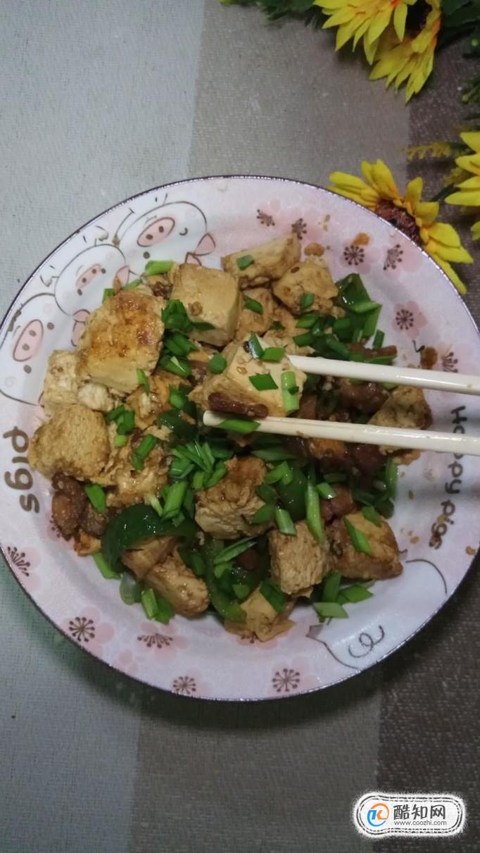 怎样做美味的五花肉炒冻豆腐？