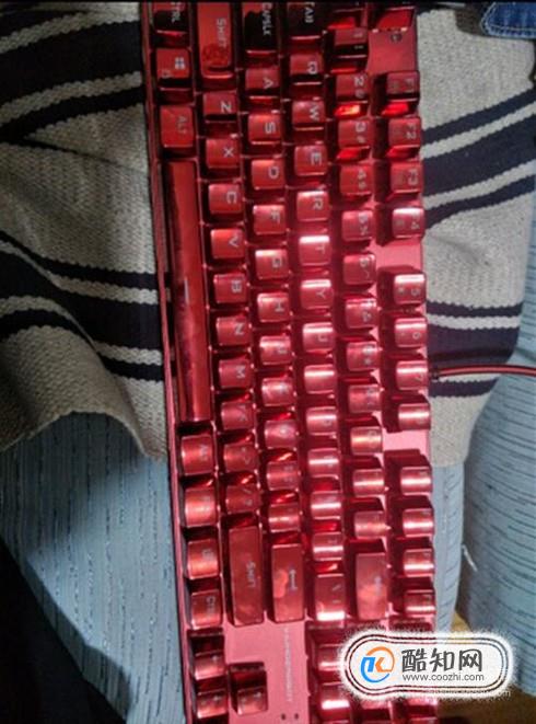 雷神键盘灯怎么开
