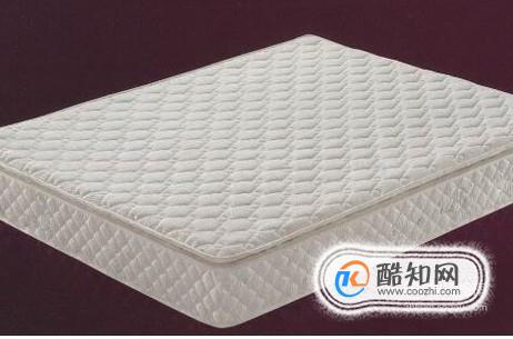 如何清理床垫上的尿渍?