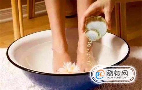 盐水泡脚的神奇功效