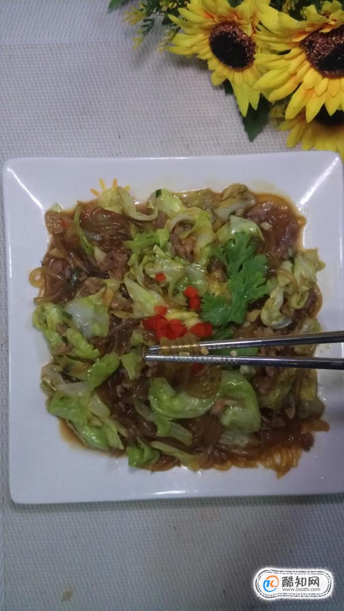 怎样做美味的肉末包菜炒粉条？