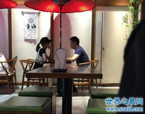 章泽天刘强东是真爱无疑 一起逛街这个细节表现两人恩爱如初