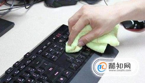 怎样清除键盘里的灰尘