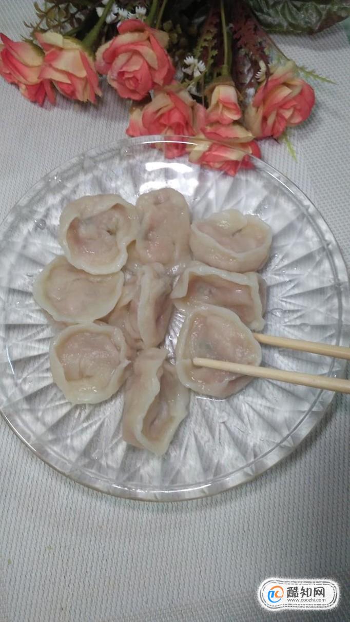 怎样做美味的胡萝卜肉馅儿草帽水饺？