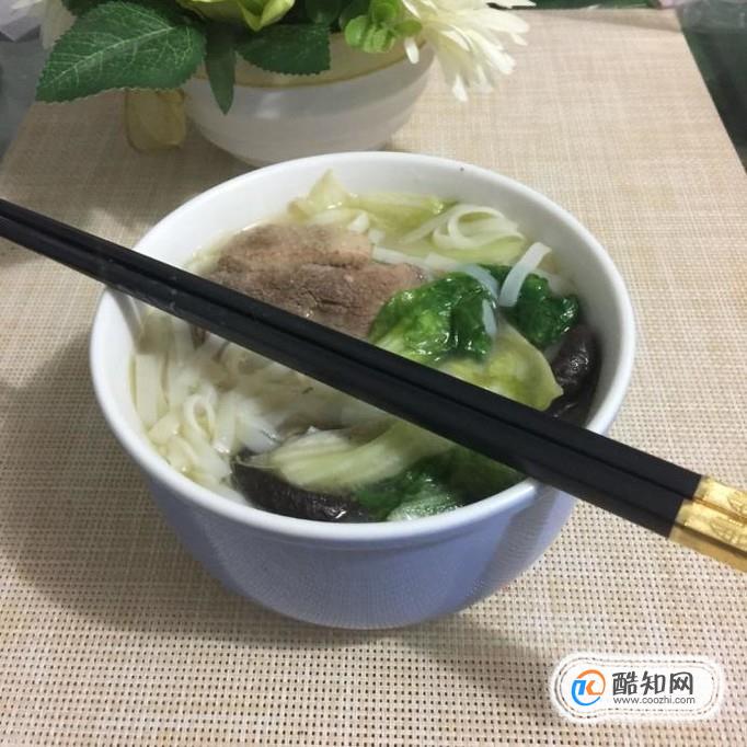 如何煮老鸭香菇面？