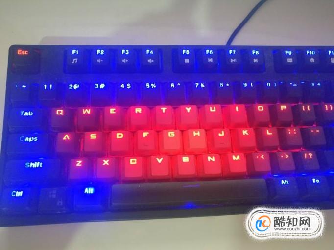 如何设置机械键盘背光灯
