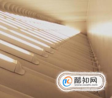 怎样调整电脑桌面中的图标大小？