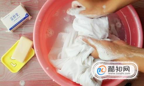 衣服被笔画脏了，如何清洗干净？