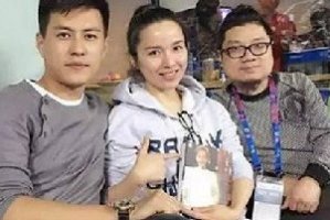 靳东老婆年纪轻轻拿影后 二婚也依旧被靳东宠爱