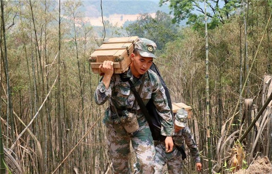 生死一线间，致敬中国扫雷兵！