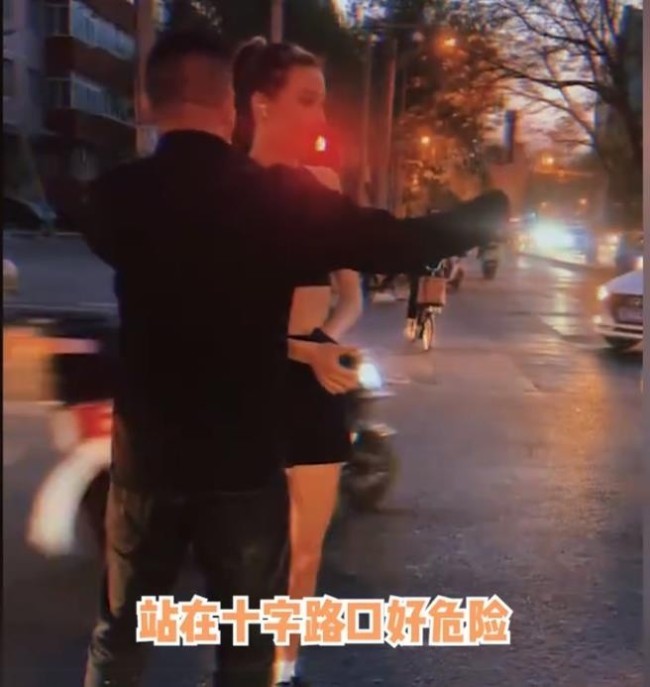 男子回应拦停谷爱凌合影不让走：提醒她 注意安全