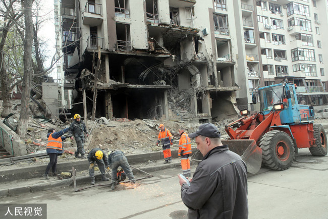 乌克兰基辅遭到袭击 建筑受损严重